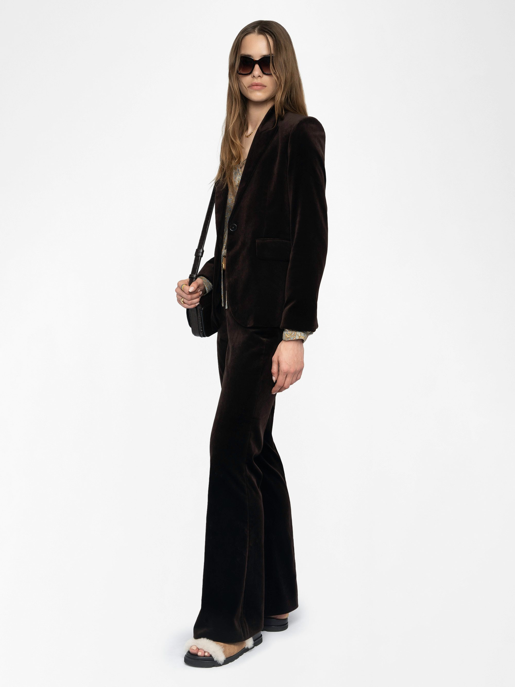 Prevy Velours Trousers - Tailored trousers in smooth velvet, low-waisted, flared and multi-pocketed.